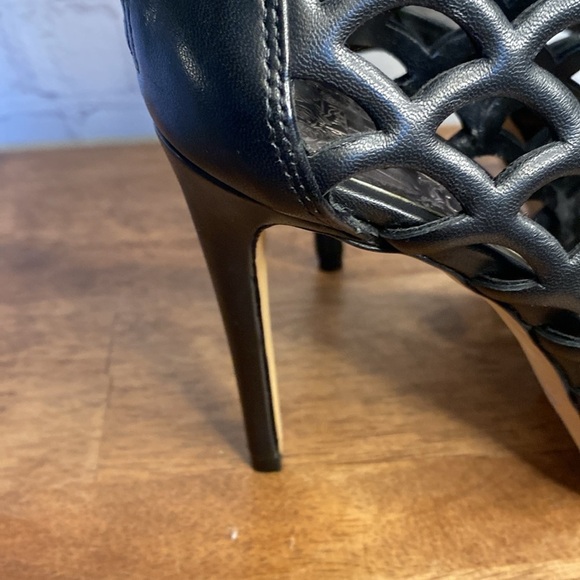 Vince Camuto Leather Fontanela Sexy Sleek Bootie Black Size 6.5 - Picture 4 of 16